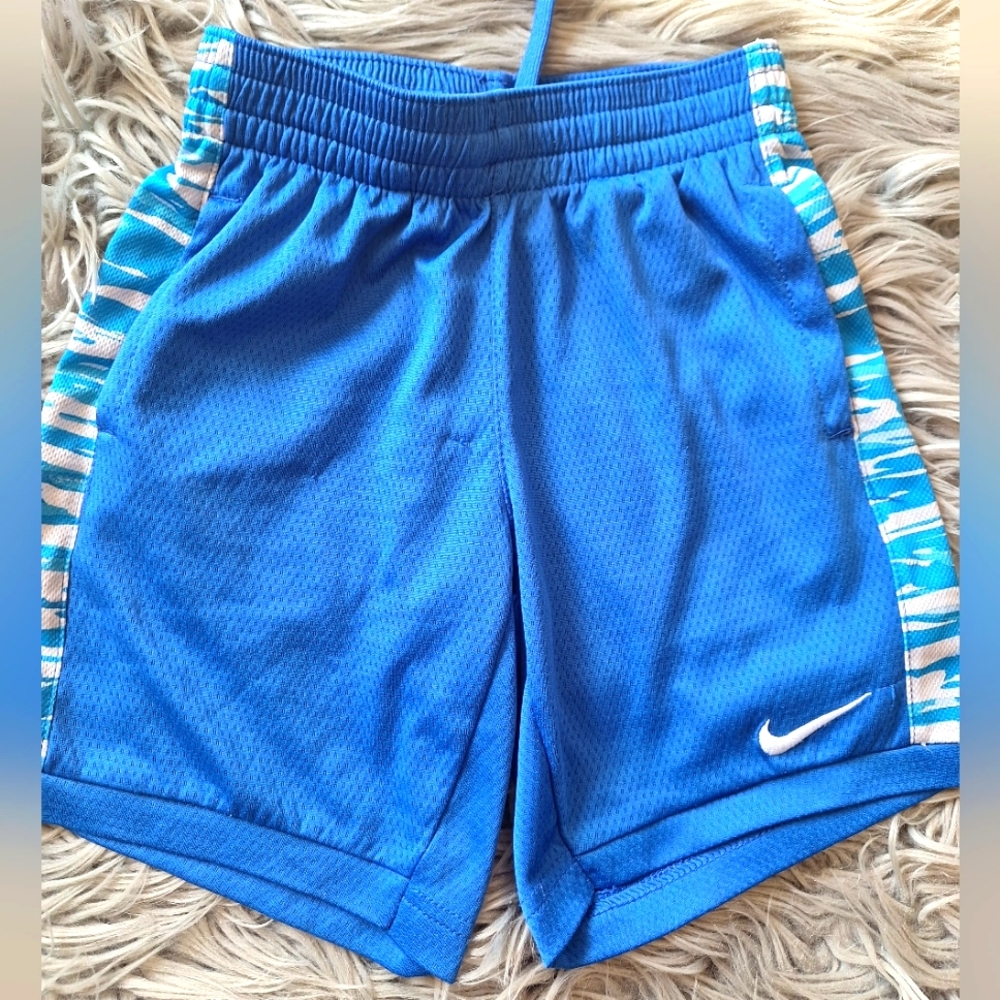 Nike Athletic Shorts, size Youth 7/L